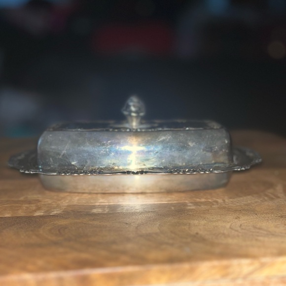 EUC VINTAGE SILVER CO BUTTER DISH - Picture 2 of 4